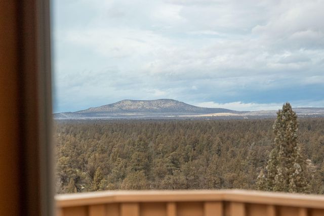 5745 NW Homestead Way, Redmond, OR 97756