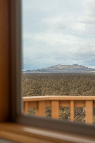 5745 NW Homestead Way, Redmond, OR 97756