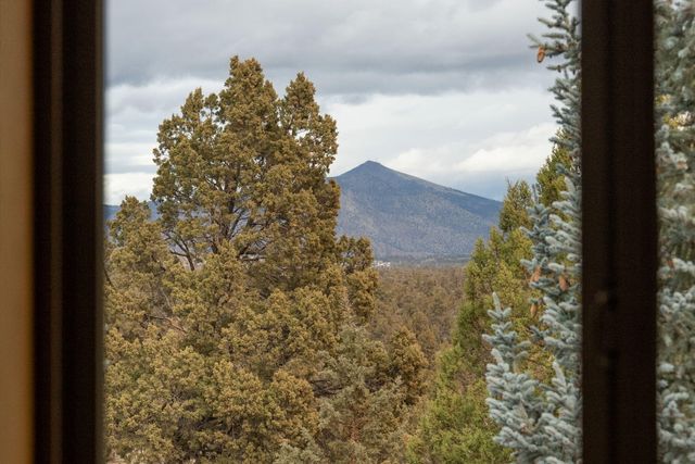 5745 NW Homestead Way, Redmond, OR 97756