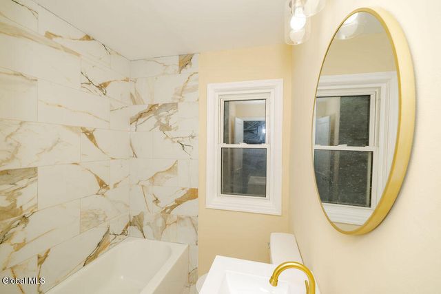 1782 Fiero Avenue, Rotterdam, NY 12303