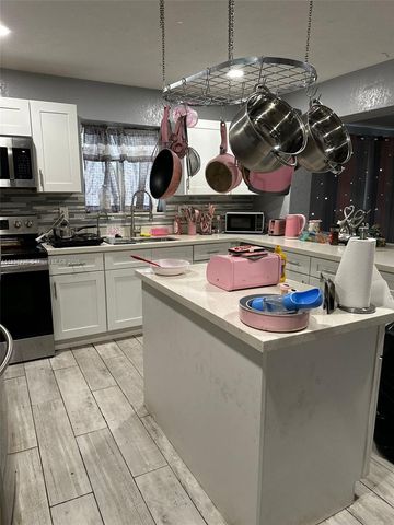 16200 NE 3rd Ave, Miami, FL 33162