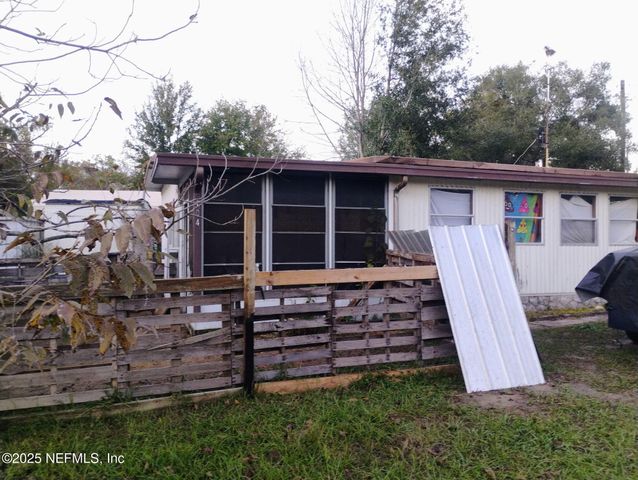 104 SHIRLEY Street, Interlachen, FL 32148