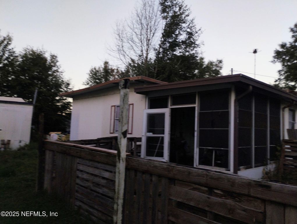 104 SHIRLEY Street, Interlachen, FL 32148