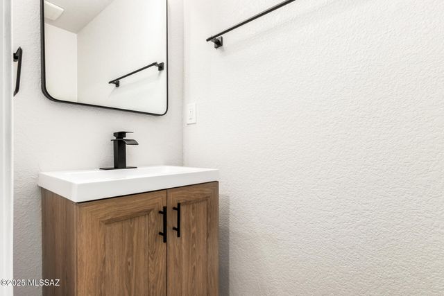 8943 S Emerald Lane, Hereford, AZ 85615