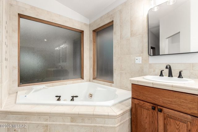 8943 S Emerald Lane, Hereford, AZ 85615