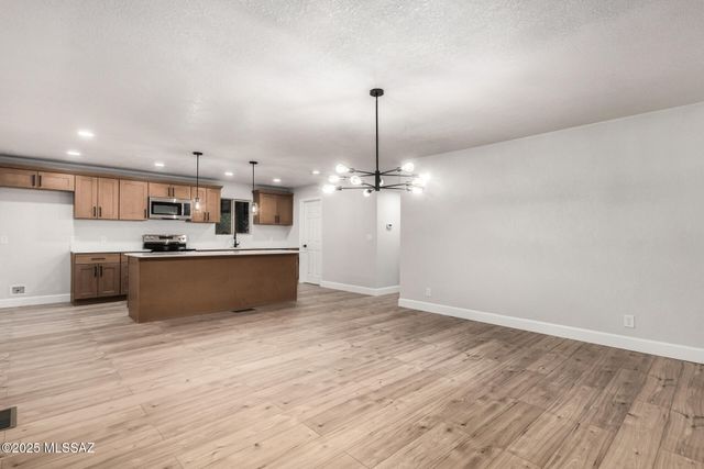 8943 S Emerald Lane, Hereford, AZ 85615