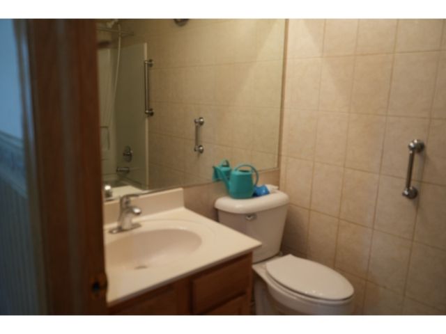 127 W AMBERlEY Drive, Round Lake, IL 60073