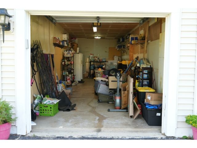 127 W AMBERlEY Drive, Round Lake, IL 60073