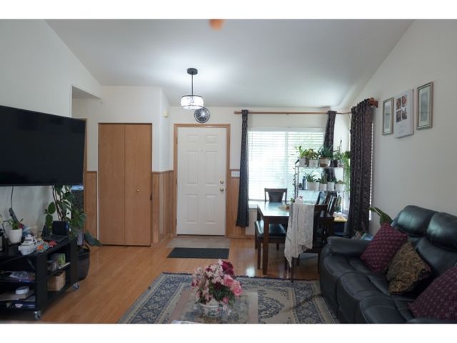 127 W AMBERlEY Drive, Round Lake, IL 60073