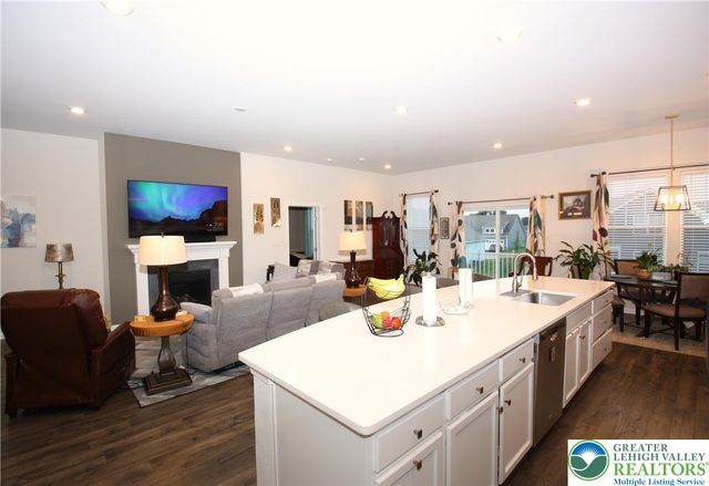 8157 Century Boulevard, Upper Macungie Twp, PA 18031