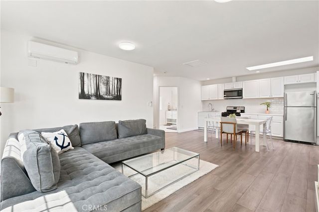 11822 Exposition Boulevard, Los Angeles, CA 90064