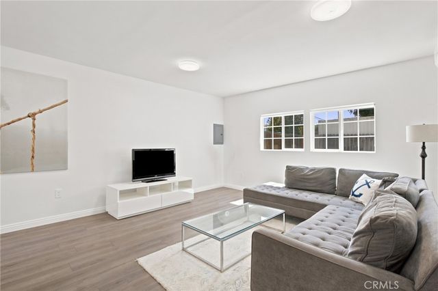 11822 Exposition Boulevard, Los Angeles, CA 90064