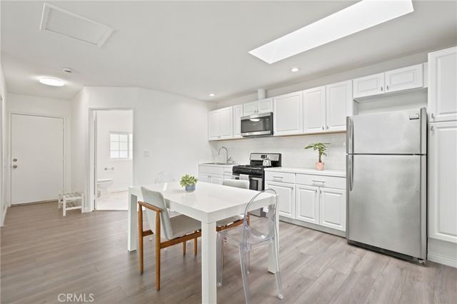11822 Exposition Boulevard, Los Angeles, CA 90064