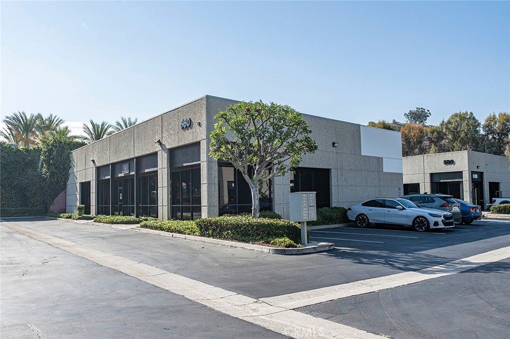 560 E Arrow Highway, San Dimas, CA 91773 — photo 2