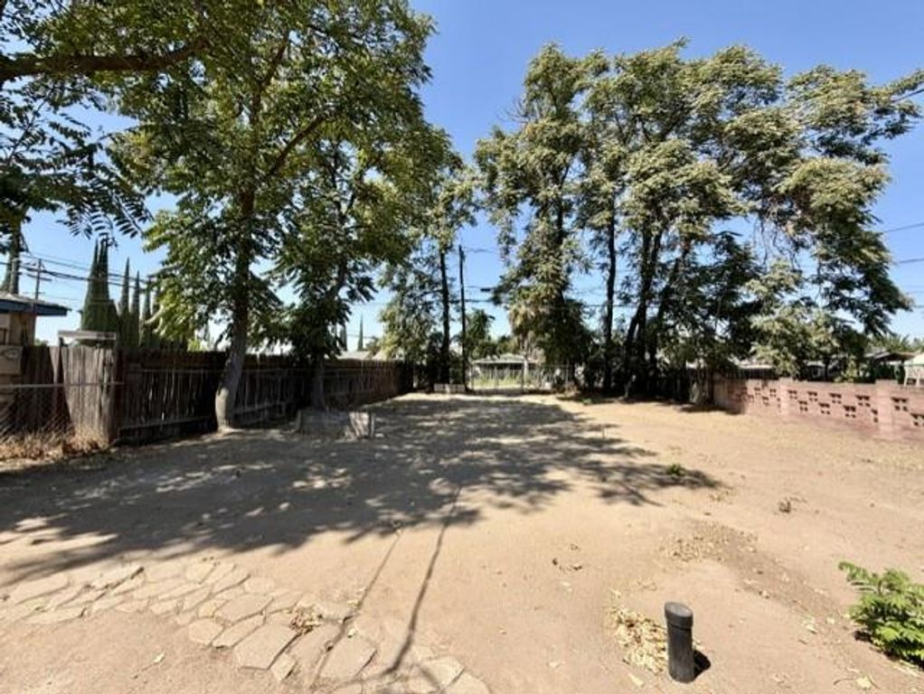 Image 11 of property listing at 416 Colusa Avenue, Chowchilla, CA 93610
