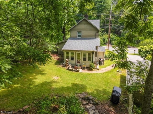 87 Main St, Andover Boro, NJ 07821