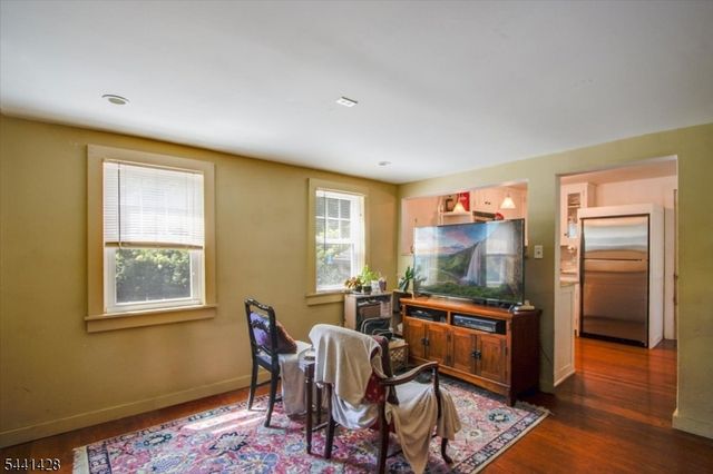 87 Main St, Andover Boro, NJ 07821
