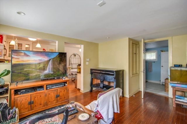 87 Main St, Andover Boro, NJ 07821