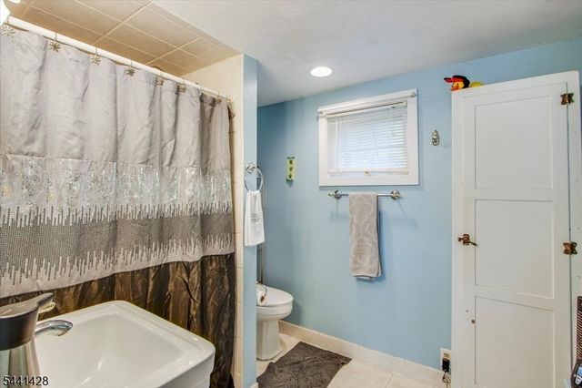 87 Main St, Andover Boro, NJ 07821