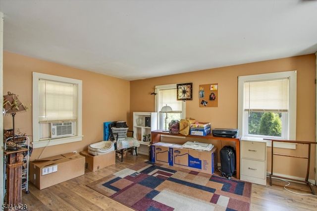 87 Main St, Andover Boro, NJ 07821