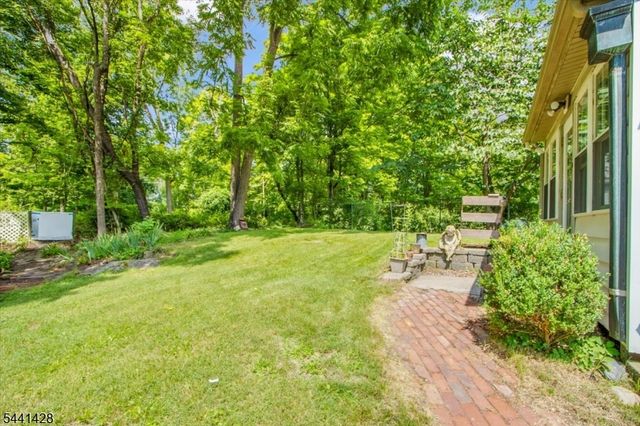 87 Main St, Andover Boro, NJ 07821