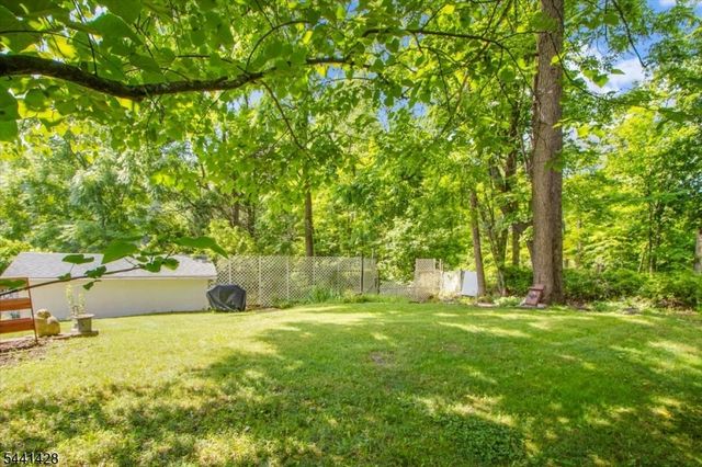 87 Main St, Andover Boro, NJ 07821