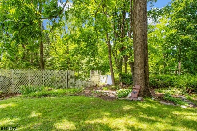87 Main St, Andover Boro, NJ 07821