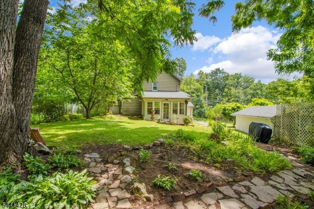 87 Main St, Andover Boro, NJ 07821