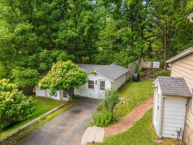 87 Main St, Andover Boro, NJ 07821