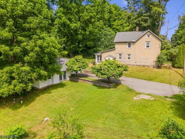 87 Main St, Andover Boro, NJ 07821