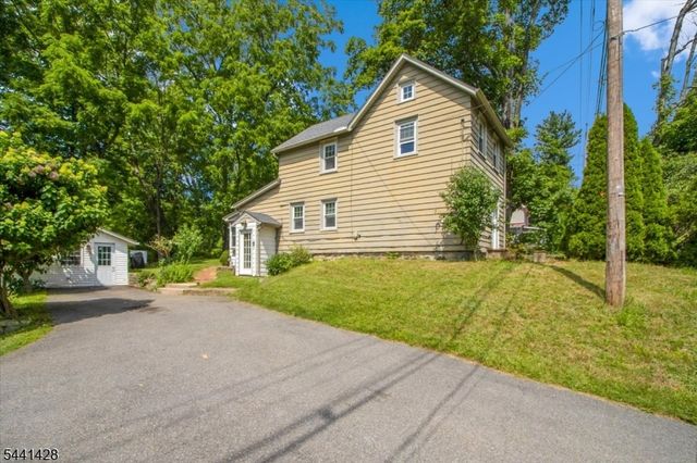 87 Main St, Andover Boro, NJ 07821