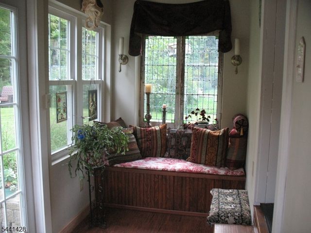 87 Main St, Andover Boro, NJ 07821