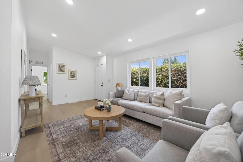 Image 11 of property listing at 397 Hupa Street, Ventura, CA 93001