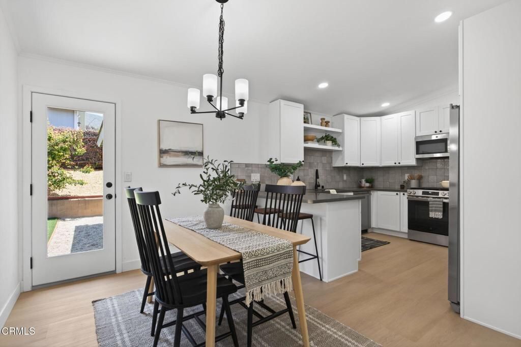 Image 3 of property listing at 397 Hupa Street, Ventura, CA 93001