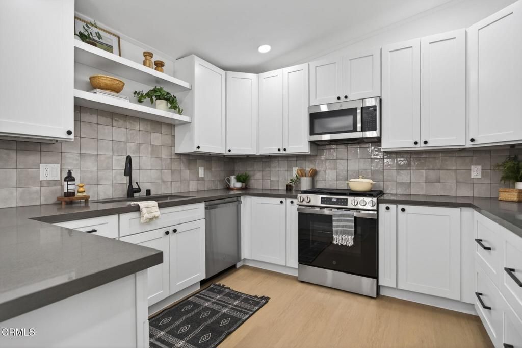 Image 4 of property listing at 397 Hupa Street, Ventura, CA 93001