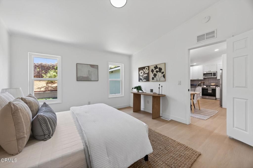Image 5 of property listing at 397 Hupa Street, Ventura, CA 93001
