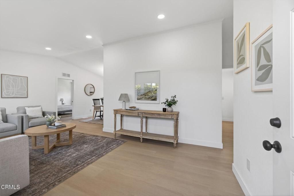 Image 9 of property listing at 397 Hupa Street, Ventura, CA 93001