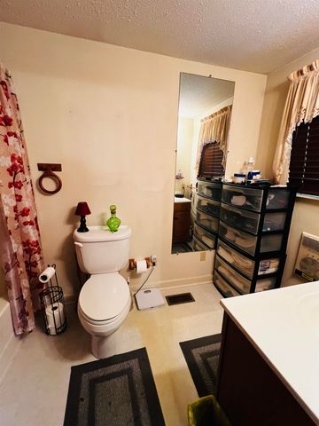 2721 S Staunton Road, Huntington, WV 25702