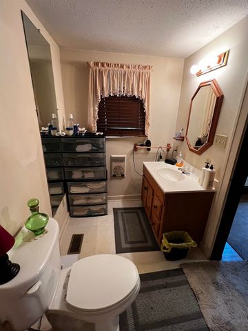 2721 S Staunton Road, Huntington, WV 25702