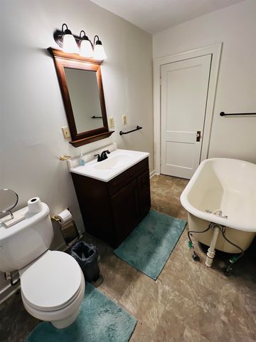 2721 S Staunton Road, Huntington, WV 25702