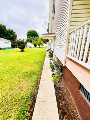 2721 S Staunton Road, Huntington, WV 25702