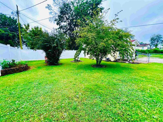 2721 S Staunton Road, Huntington, WV 25702