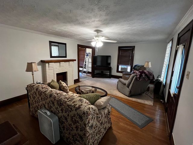2721 S Staunton Road, Huntington, WV 25702