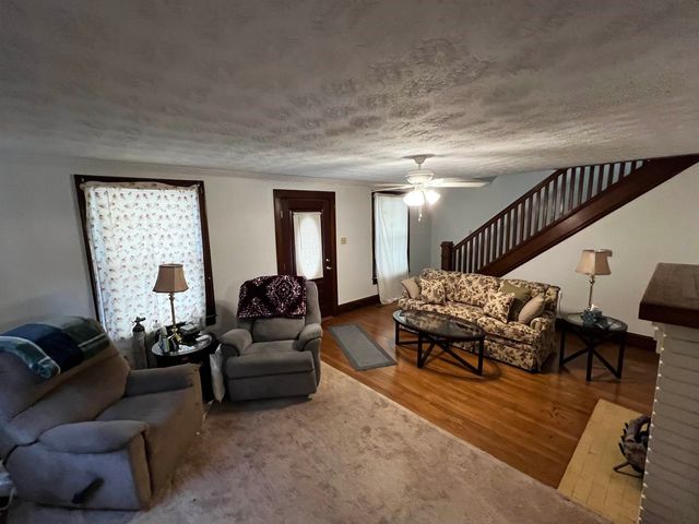 2721 S Staunton Road, Huntington, WV 25702