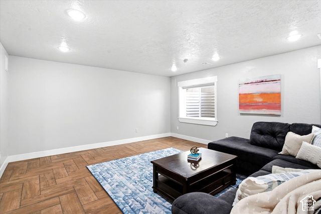 1105 W 250 N, Clearfield, UT 84015