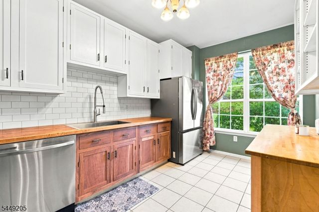 9 Gallop Ln, Franklin Twp., NJ 08873