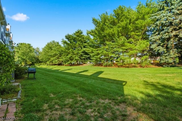 9 Gallop Ln, Franklin Twp., NJ 08873