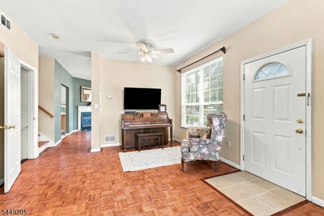 9 Gallop Ln, Franklin Twp., NJ 08873