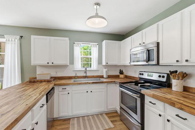 2029 Trenton Dr, Spring Hill, TN 37174