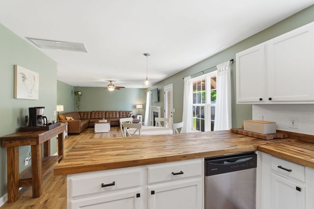 2029 Trenton Dr, Spring Hill, TN 37174